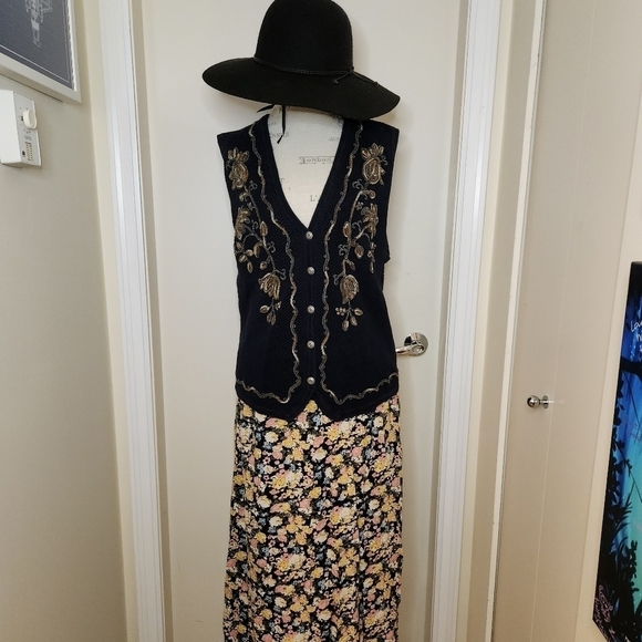 90s Embroidered Sleeveless Knit Cardigan Vest - Picture 11 of 12